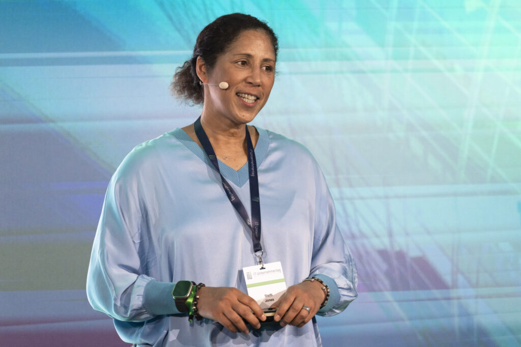 Steffi Jones – Speakerin für Leadership und Teamgeist